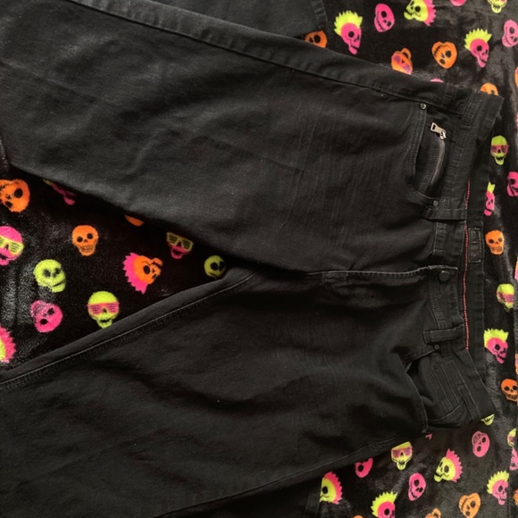 Black Steve Jeans - Picture 2 of 5